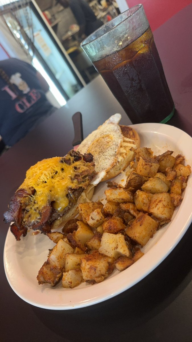 Bob Thomas tweet media