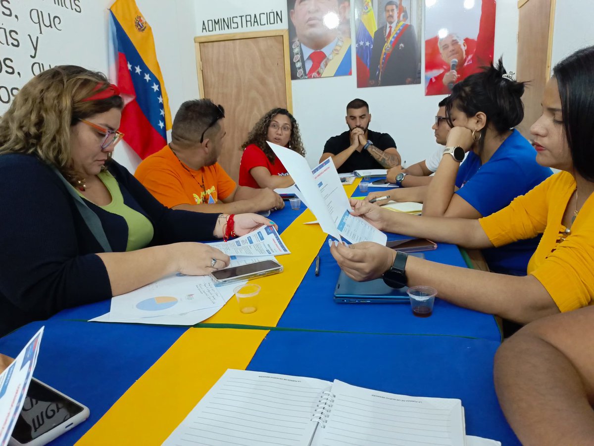 📸 Desde las instalaciones del Estado Mayor de Alimentación (EMA), se llevó a cabo una reunión con el objetivo de dar continuidad a la planificación de la distribución de alimentos y proteínas para  los ejes y los abuelos y abuelas de la Patria.

 #PoesíaEnMovimiento