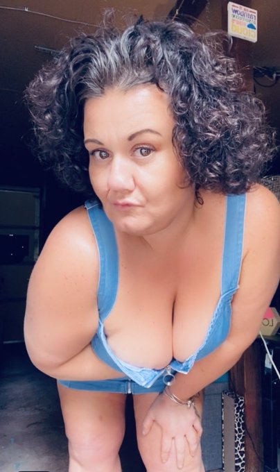 Hot mature mom with a an addiction to sucking dick 🍆🍆🍆🍆 would you fuck me 7 days a week ? https://t.<a href="/tag/photooftheday"class="tags"><span>#photooftheday</span></a><a href="/tag/girlsgonewild"class="tags"><span>#girlsgonewild</span></a><a href="/tag/naughtygirls"class="tags"><span>#naughtygirls</span></a><a href="/tag/sexymilfs"class="tags"><span>#sexymilfs</span></a>