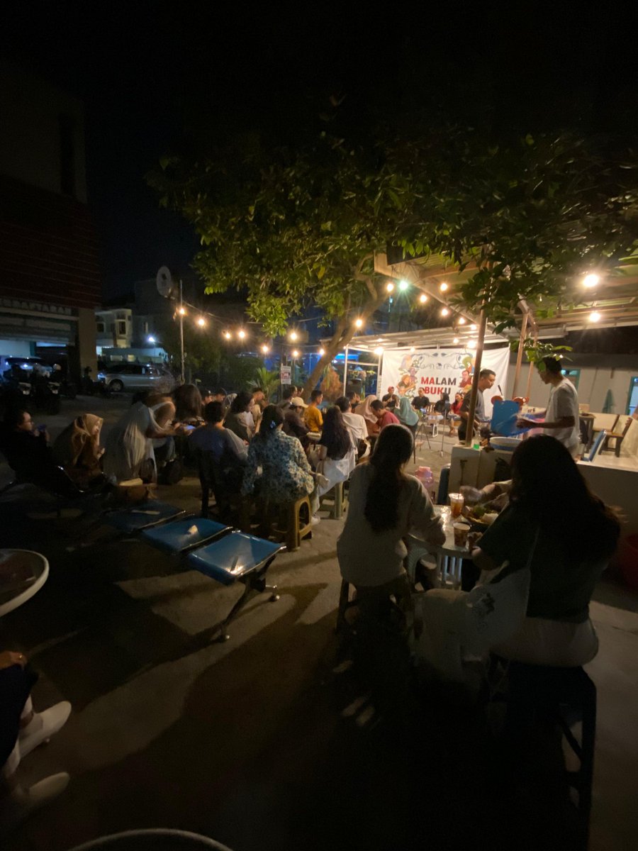 Terima kasih kepada <a href="/ariysoc/">Ariy</a>, <a href="/badai_kupu_kupu/">Sarah Lufiana</a>, dan Ciong, yang telah hadir dan mengisi acara:

📚 Malam Buku 📚
Sepotong Kisah di Balik 98.

📍 <a href="/warungsastra/">BUKU, KOPI, PENYETAN</a>