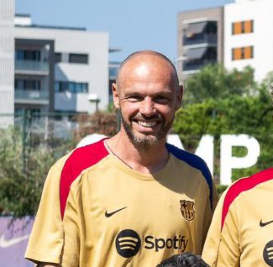 funandsunshine's tweet image. Heiko Westernann trainiert die Verteidiger von Barca, gibt ihnen Tipps, wie sie Mbappé stoppen werden. 

Vor 10 Jahren darauf 5€ gewettet, Zack, heute Milliardär. 

#Westermann