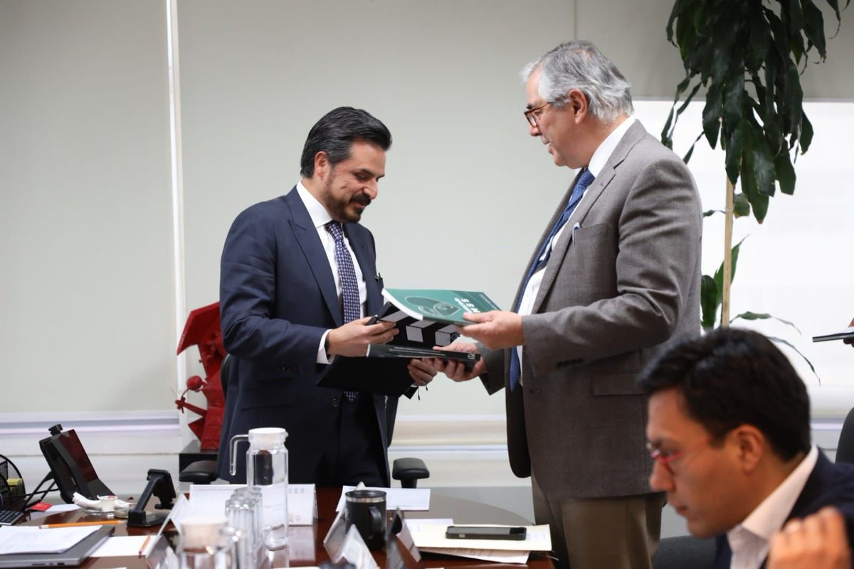 zoerobledo's tweet photo. Muchas felicidades a nuestro director de Presentaciones Económicas y Sociales del IMSS, @MHernan_, reconocido por acuerdo del Consejo General del Sistema Nacional de Investigadoras e Investigadores @Conahcyt_Mex, en su octava sesión extraordinaria, como Investigador Nacional Emérito 2024. 👏🏼

#OrgulloIMSS 💚