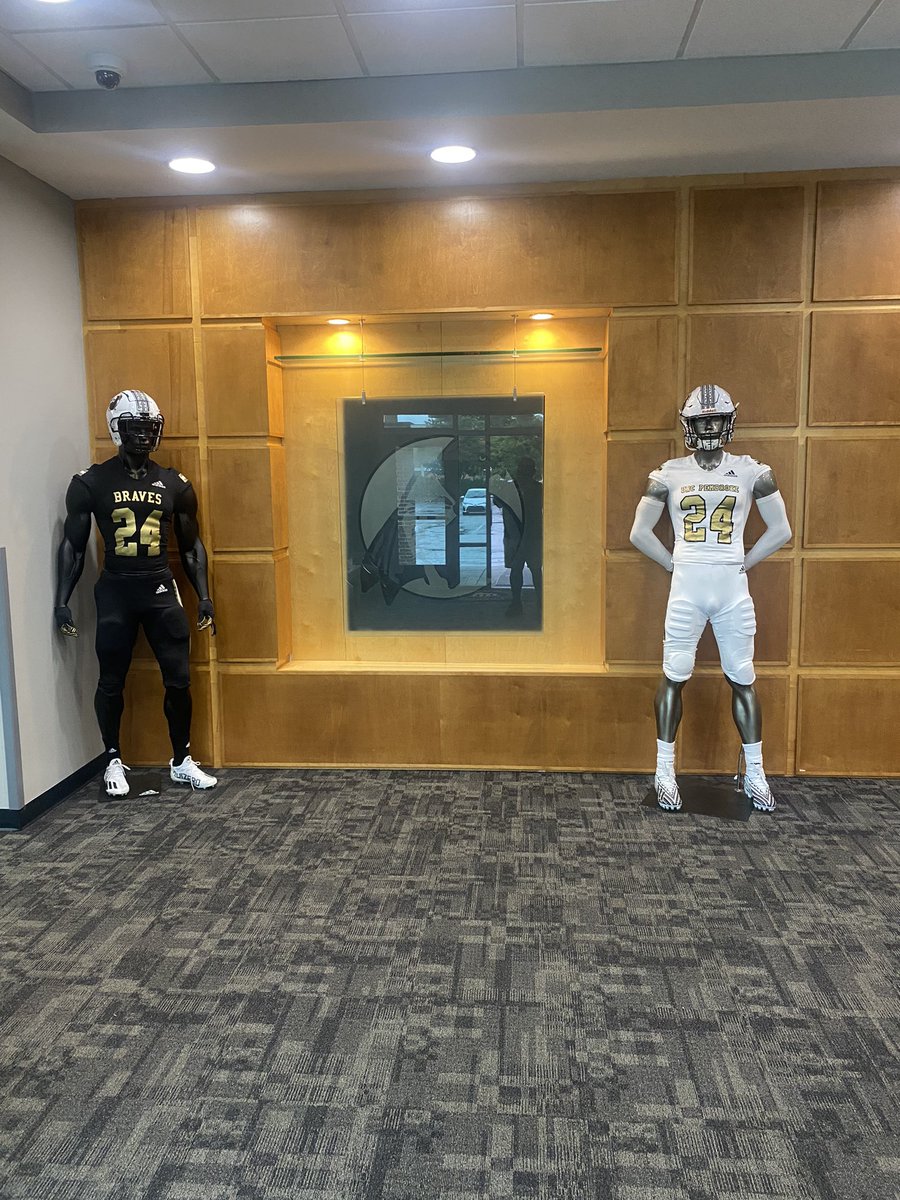 Bpittman_72's tweet photo. Great Camp yesterday, great coaching and genuine conversation.Truly grateful for @CoachEPratt . As @Coach_JWheeler said “I put on a clinic “.@SHSFBRecruits @drwscout @TrenchesElite @919recruits @PrepRedzoneNC @commit2HBCU https://t.co/l9PLluwfyM