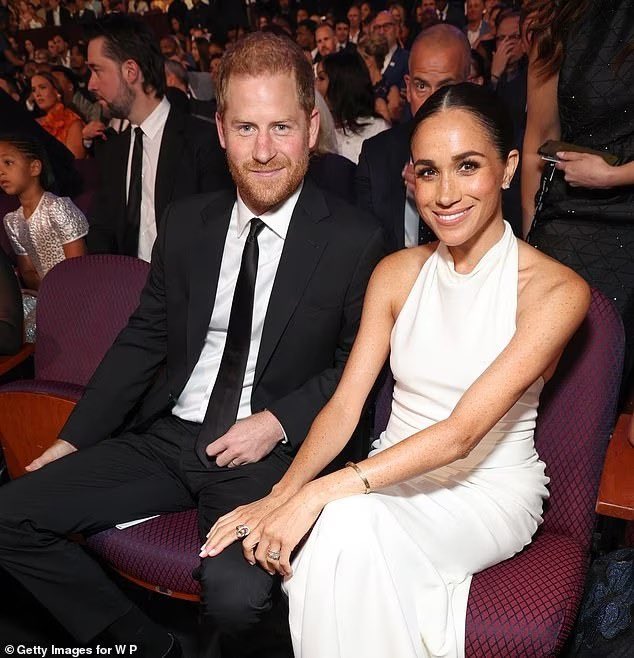 MeghansMole's tweet photo. Prince Harry &amp; Meghan Markle ARE FINISHED 

Prince Harry made sure he never once touched Meghan’s hand as she kept it firmly planted on his knee.. Not even on his thigh 🤣

This is purely a business relationship now https://t.co/4ShmS4Hmni
