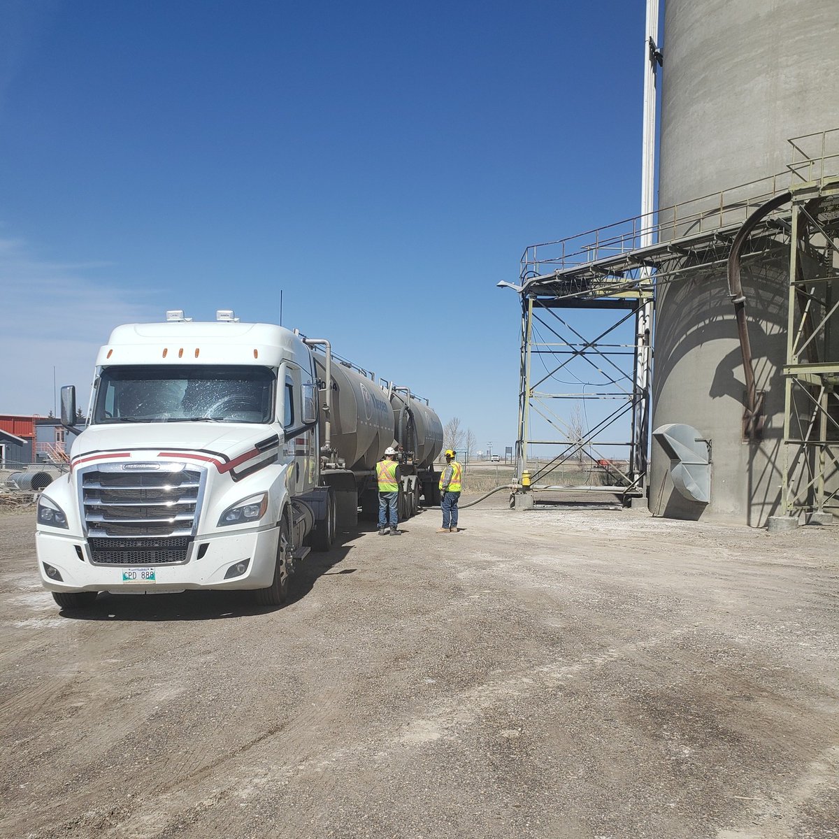 KleysenGroup's tweet photo. Prepping for another successful delivery with our dedicated professionals.
#KleysenGroup #BulkHaul #BulkDivision https://t.co/hZDMhyFZQE