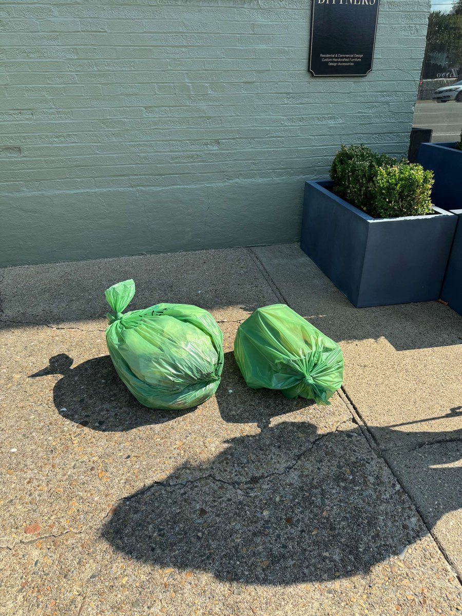 LouisvilleUL's tweet photo. A big THANK YOU to our amazing LUL family for showing up and cleaning up with @Brightside_'s Trash for Cash! Together, we beautified a 3-mile stretch and raised funds for our community. 

#LUL #TrashForCash #CommunityLove https://t.co/JY1H4ow5Uo