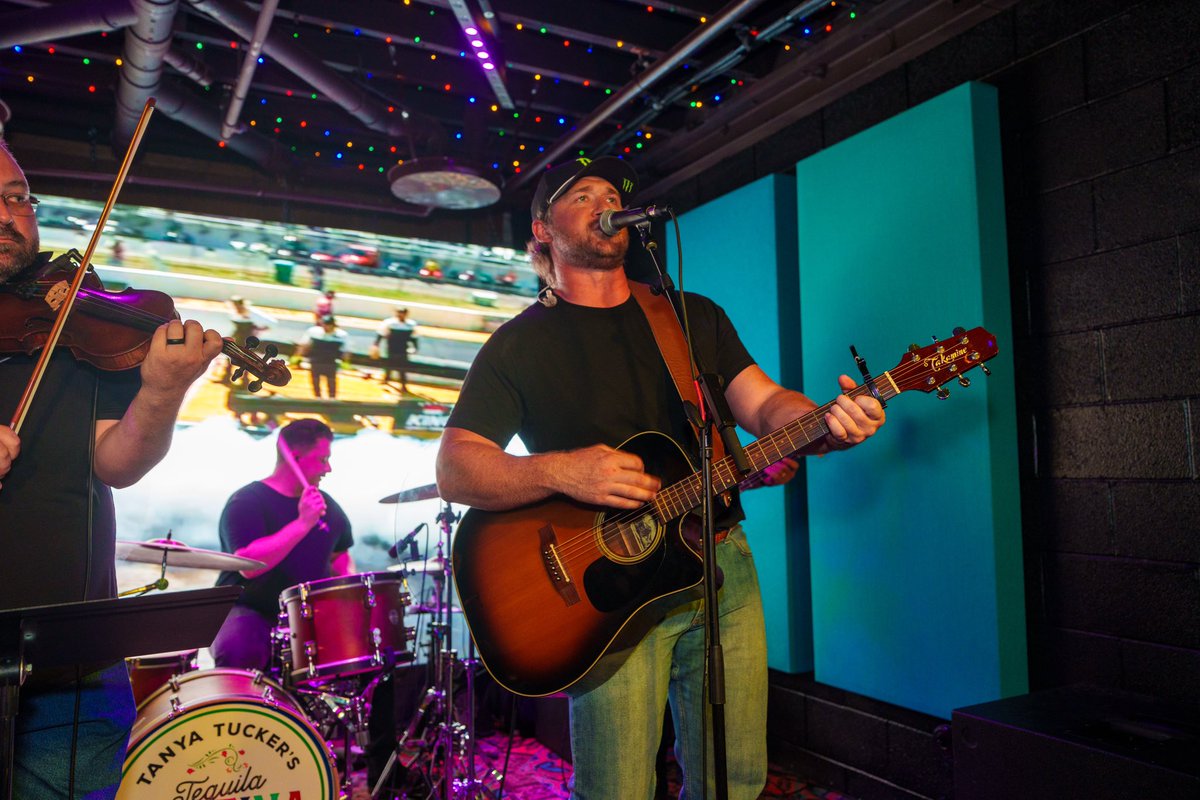 Andy Velo tweet media