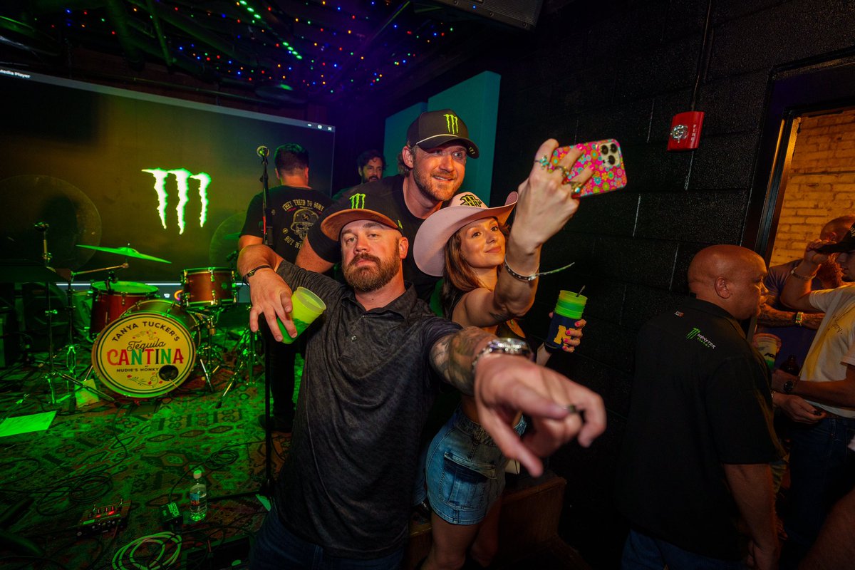 Andy Velo tweet media