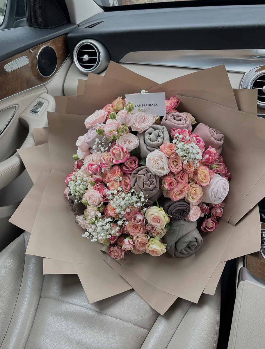 yasflorals's tweet photo. modal hijab bouquet https://t.co/sxXxFXAH4A