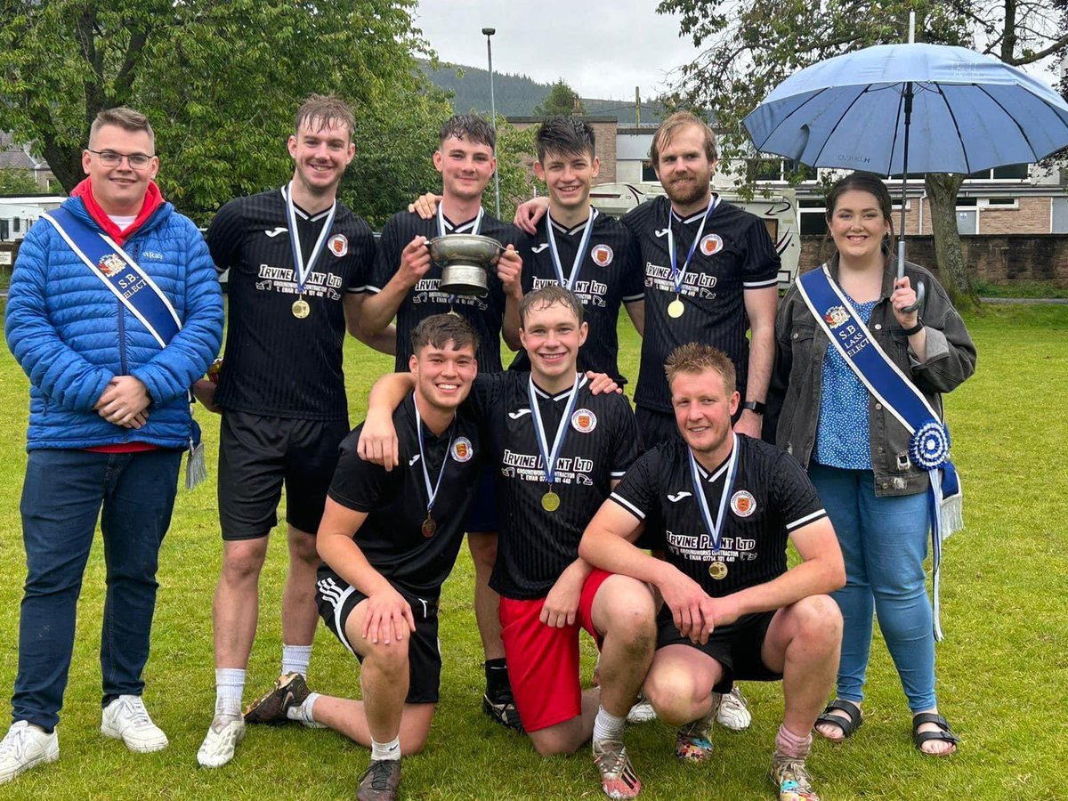 lisaswan77's tweet photo. Well done Tweeddale Rovers 5s ⚽️🏆🍻 champions https://t.co/j7mfIYzJh7
