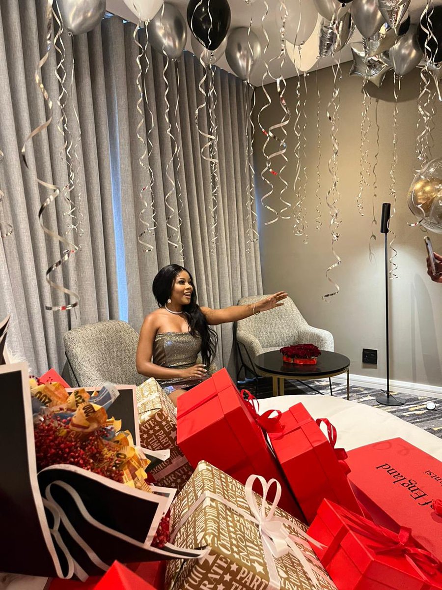 MayaAslam's tweet photo. Lilies are bhabhazing🥰🥰🥰

LIEMA PANTSI GIFTING
SPOIL LIEMA PANTSI
#LiemaPantsiXLLF
#LiemaPantsi https://t.co/HsCEuAFL5J