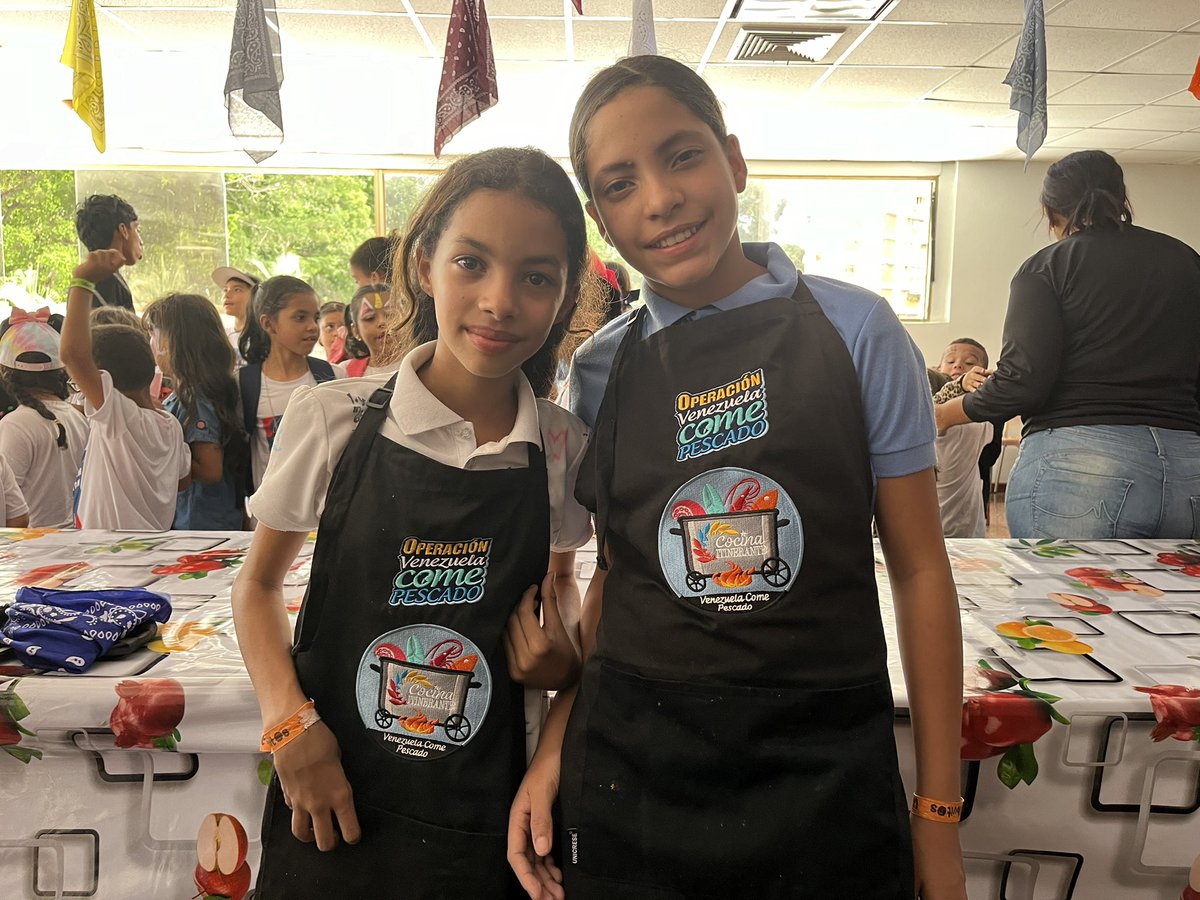 Ceviche de camarón, paté de atún y bolitas de sardinas, fue el menú elaborado por nuestra Cocina Itinerante con la participación activa de niños y niñas, iniciativa que promueve el consumo de productos de nuestros mares, ríos y lagos.

<a href="/NicolasMaduro/">Nicolás Maduro</a>
<a href="/Jcloyo/">Juan Carlos Loyo</a>
#PoesíaEnMovimiento