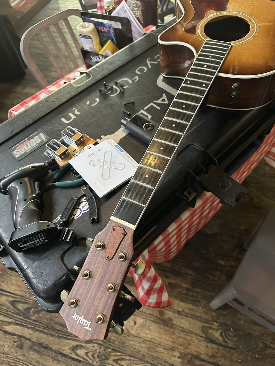 chrisgalesmusic's tweet image. Took a little time off but it is time to get back at it.  I am love love loving these strings from D’Addario. 

#bealestreet #Beale #memphismusic #LiveMusic #supportlocalartists #acousticmusic #acousticguitar #livestreaming #daddario