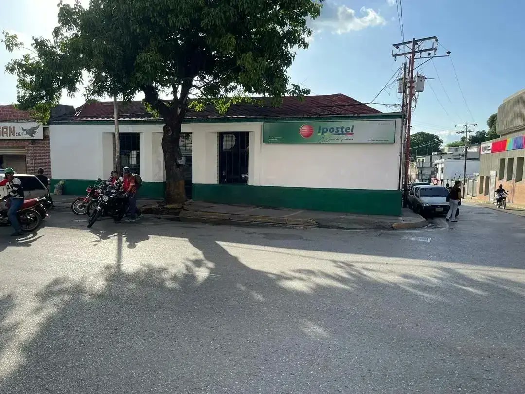 Ipostelcentll's tweet photo. 1/2 Autoridades del Instituto Postal Ipostel, ente adscrito a la Gran Misión Transporte Venezuela, llevaron a cabo una Inspección Técnica Postal en la Centralizadora y Oficina Postal Telegráfica San Juan de los Morros del estado Guárico.

Detalles: ➡️https://t.co/9RsF9Nj7Aq https://t.co/ufFeJETYhM
