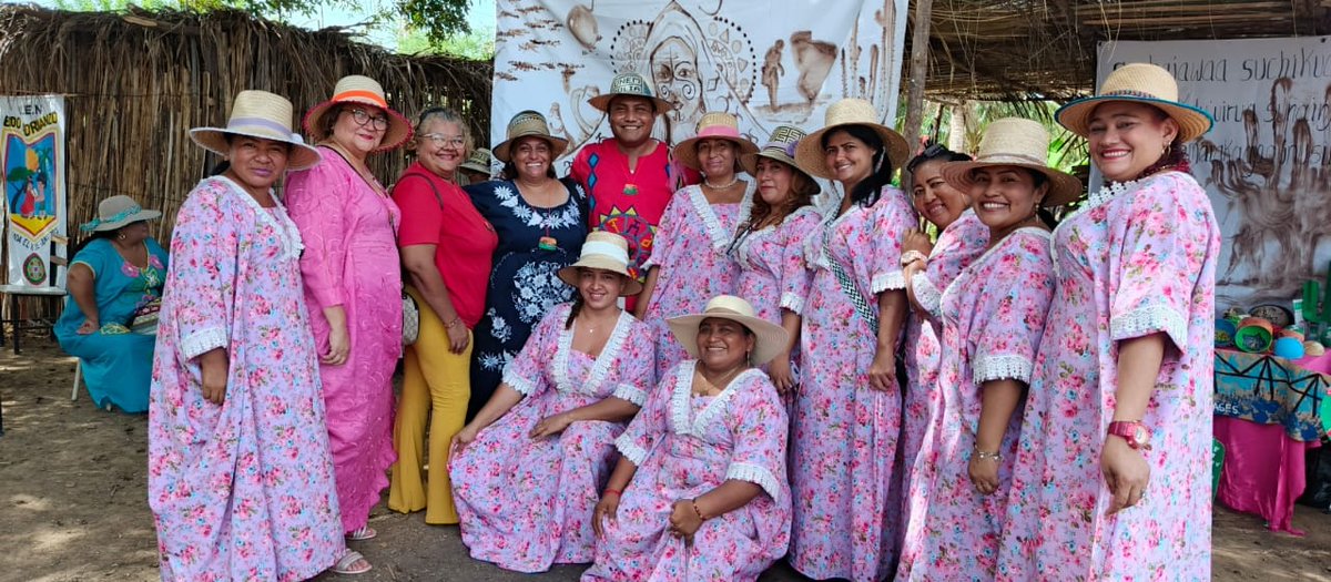 SomosUnem's tweet photo. #Entérate | En las instalaciones de la E.B. Juan Colmenares, la @utguzulia2 participó en la convivencia municipal de la cultura #Wayuu dirigida por el #CDCE de la entidad. También, se realizó un conversatorio con los docentes interesados en formar parte de los #PNF de la #UNEM. https://t.co/xkSxXKadn1