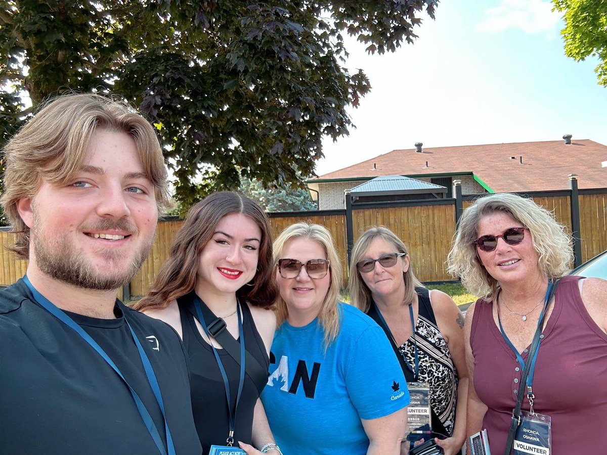 rhondaforoshawa's tweet photo. The doors don’t lie! Oshawa residents are ready to #EvictTrudeau and #ElectPoilievre. 

Thanks to this crew with me today, we were able to get to know, and secure support from, even more #OshawaConservatives 

#WinWithRhonda #OshawaStrong #TrudeauMustGo #CommonSenseConservative https://t.co/713YoGUCLM