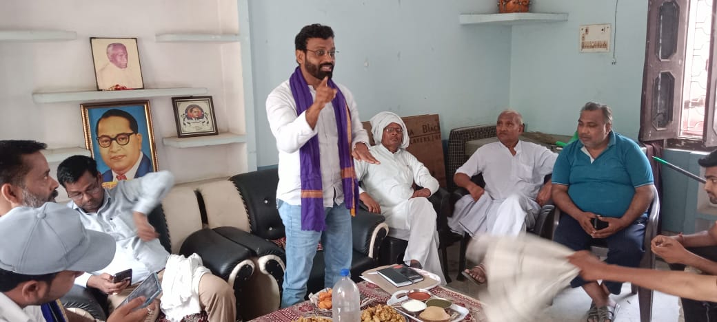 मेरठ मे भीम आर्मी का बढ़ता हुआ करावा 🙏दिनांक 13 जुलाई 24 को भीम आर्मी जिलाध्यक्ष बिजेन्द्र सूद जी के नेतृत्व मे  एक सभा कस्बा लावड़ के वाल्मीकि धर्मशाला मे आहूत की गयी सभा मे काफी वाल्मीकि युवाओ ने भीम आर्मी की सदस्यता ग्रहण की
<a href="/BhimArmy_BEM/">भीम आर्मी भारत एकता मिशन</a> 
<a href="/VinayRatanSingh/">Vinay Ratan Singh</a> 
<a href="/bijendrasood123/">Bijendra sood bhim Aarmi meerut</a>