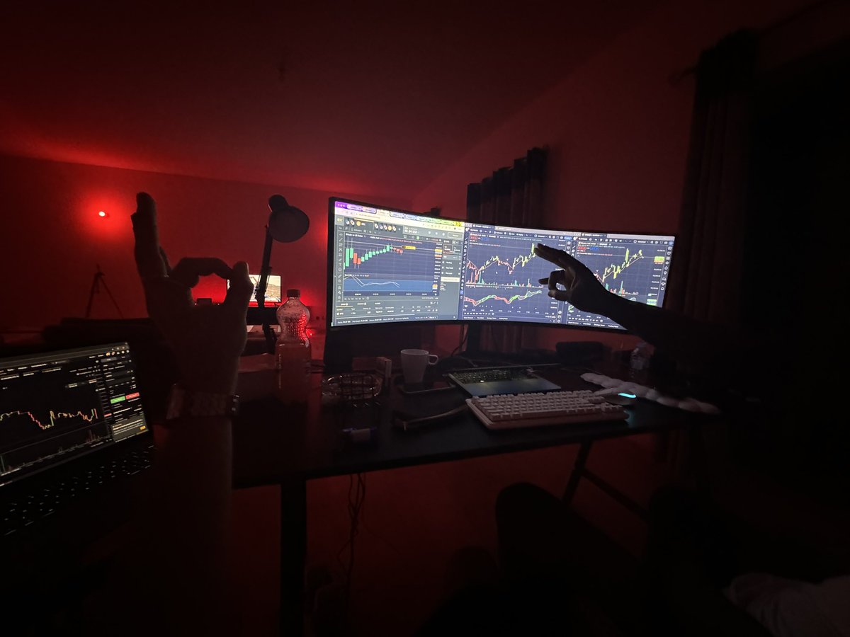 204Daddyy's tweet photo. Work Work Work 📊💰
#crypto #trader #btc #XAUUSD https://t.co/uuM54ocjzp