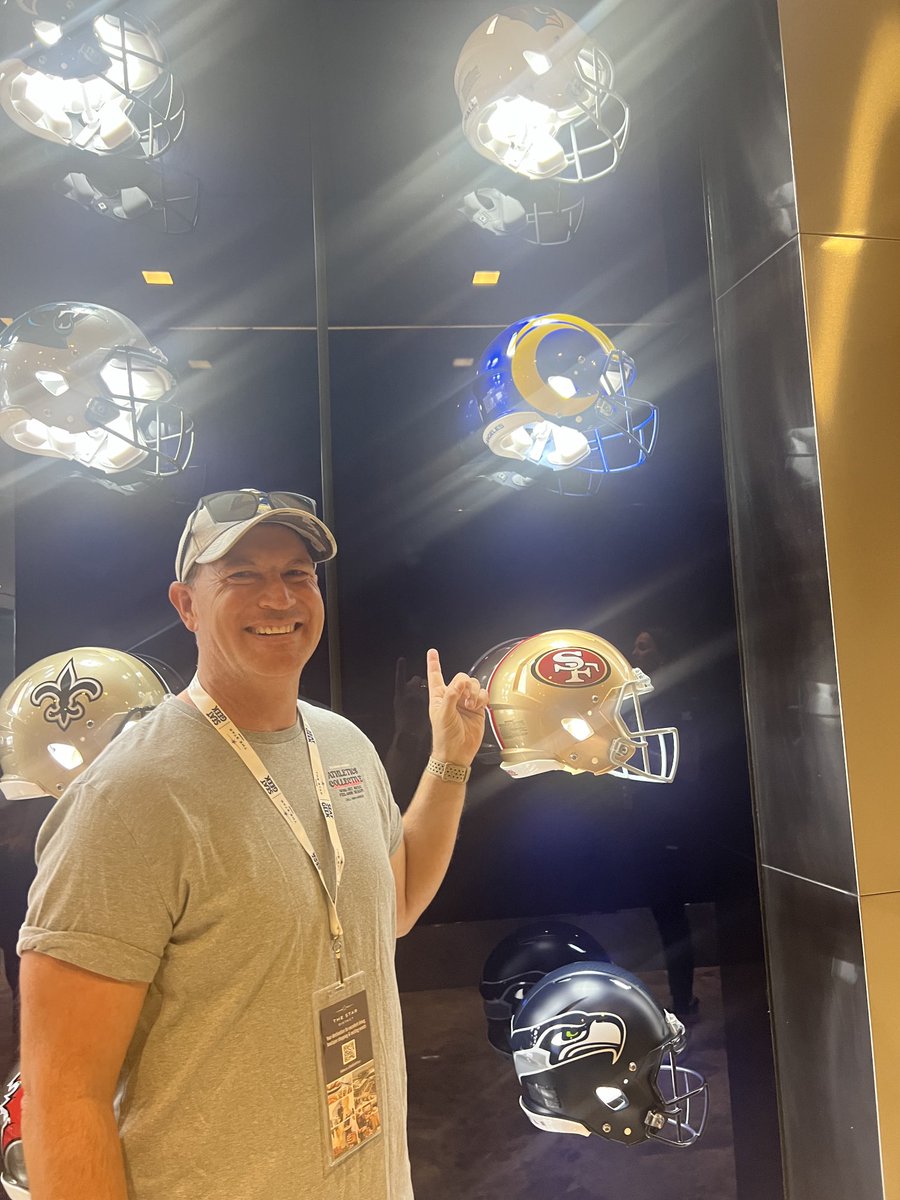 coachkdcacomets's tweet photo. Proud to be reppin’ the LA Rams at the Cooper Institute FitnessGram Champions Summit @nflplay60 #RamsInTheCommunity #RamsHouse @mo_streety @RamsNFL 🏈😀👊💥👍 https://t.co/1psTaf1Bks