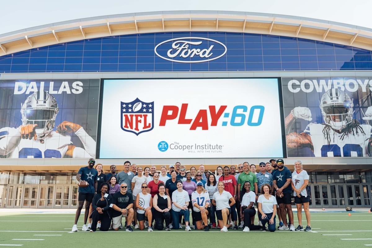 coachkdcacomets's tweet photo. Proud to be reppin’ the LA Rams at the Cooper Institute FitnessGram Champions Summit @nflplay60 #RamsInTheCommunity #RamsHouse @mo_streety @RamsNFL 🏈😀👊💥👍 https://t.co/1psTaf1Bks