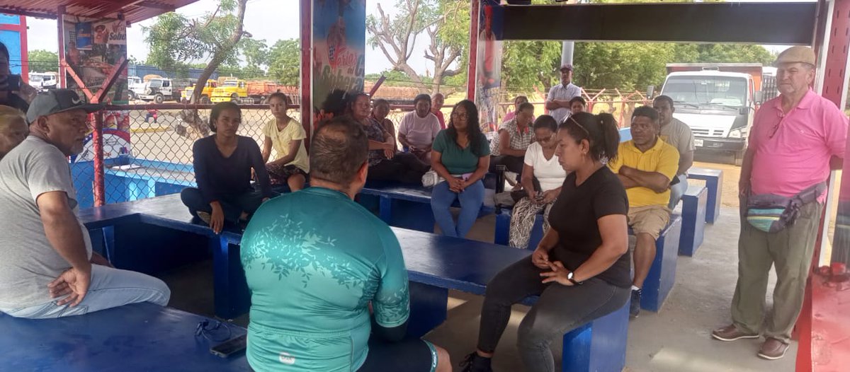 MercalOficial's tweet photo. #Zulia || Se realizó Jornada de Atención Clap Especial Saludable a los Abuelos y Abuelas de la patria, parroquia Manuel Dagnino , municipio Maracaibo.
#PoesíaEnMovimiento https://t.co/FpjjuGibsQ