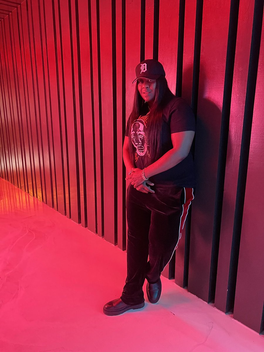 LOADING ....... tweet media