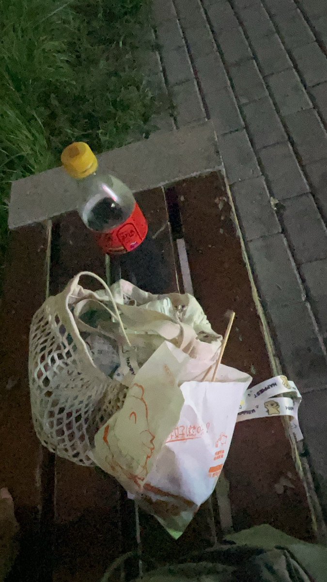 preloading0624's tweet image. 睡到晚上7:30才起床，之后去吃了小米鸡排。今天无锻炼。自己一个人呆着很chill