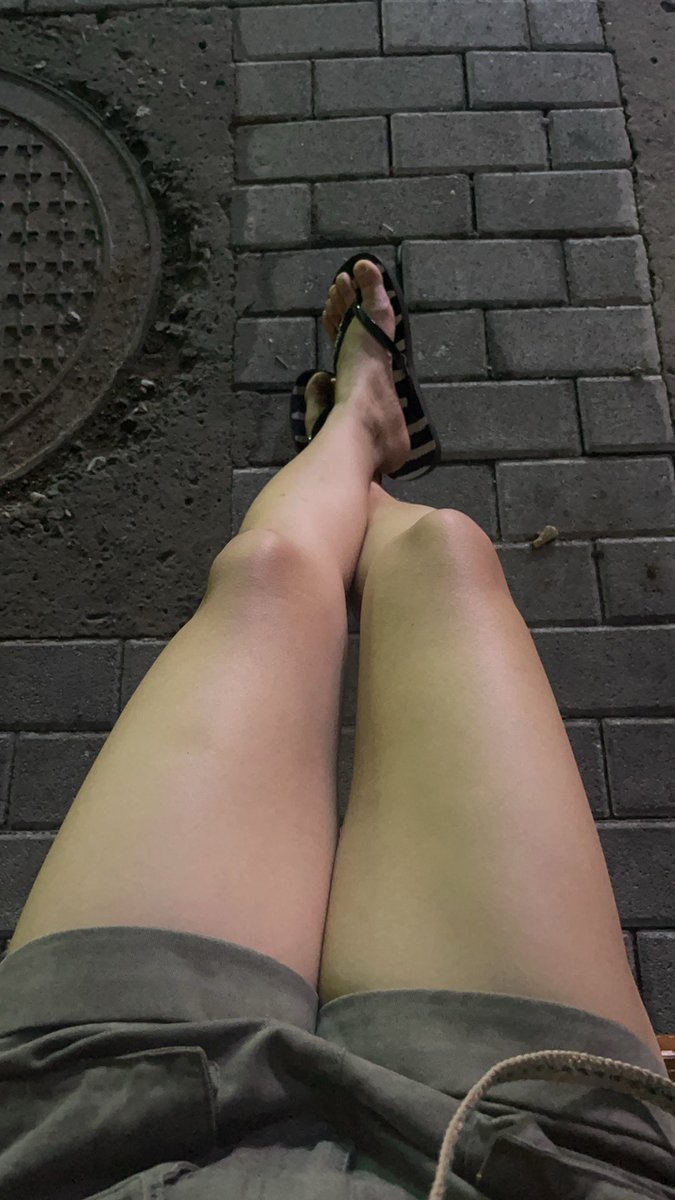 preloading0624's tweet image. 睡到晚上7:30才起床，之后去吃了小米鸡排。今天无锻炼。自己一个人呆着很chill