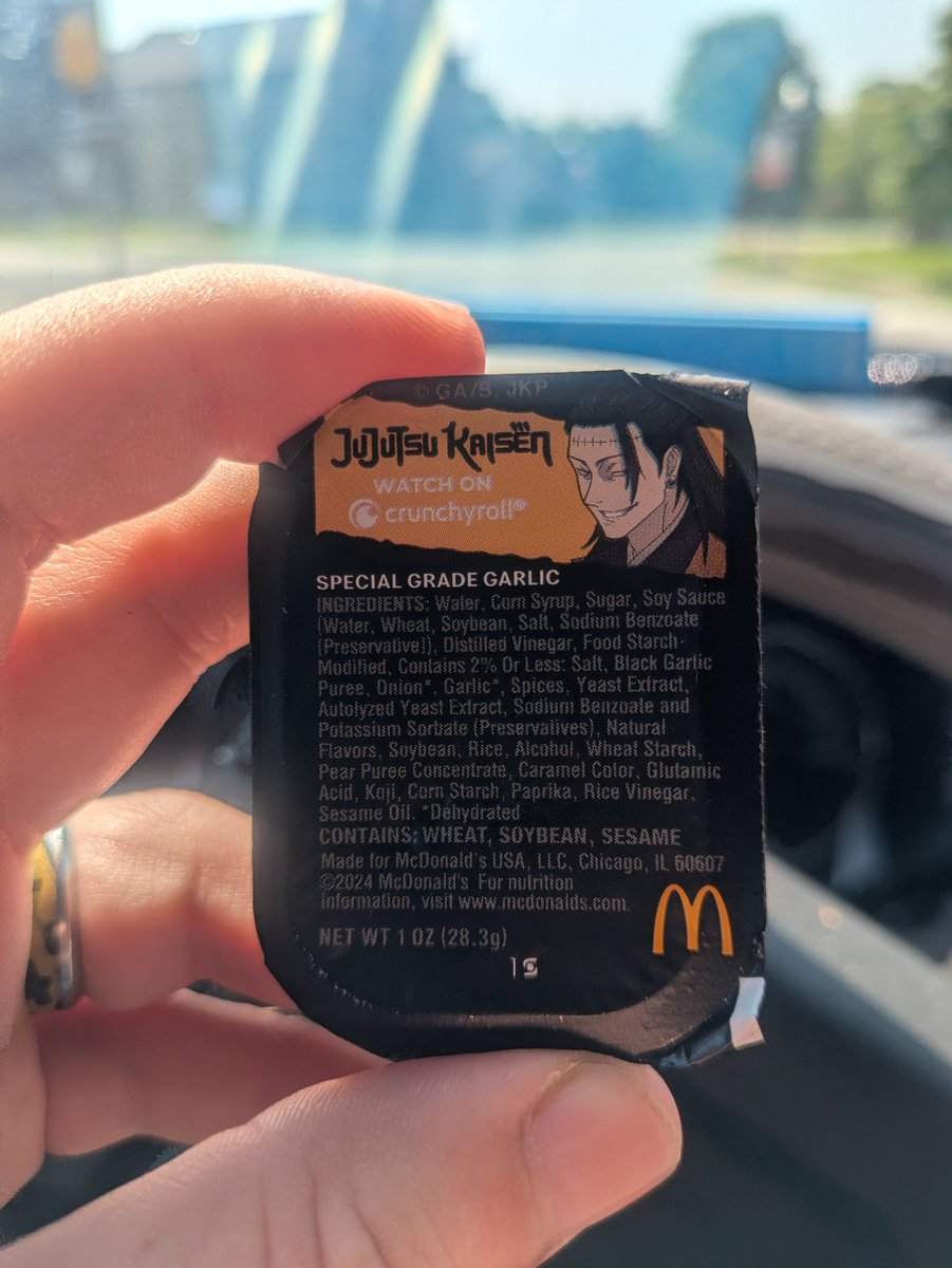 Ketsuekiryu's tweet photo. @PurpleGalaxi @McDonalds @Jujutsu_Kaisen_ Just got 3 today and I live in a very small town with a McDonald's. Weird. https://t.co/UyNhWqJh9Y