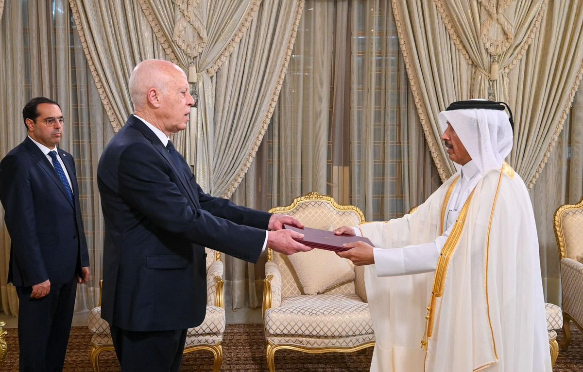 QtrSofH's tweet photo. تقديم أوراق اعتمادي لفخامة الرئيس قيس سعيد رئيس الجمهورية التونسية الشقيقة كسفير مفوض فوق العادة لبلادي دولة قطر لدى الجمهورية التونسية  بالقصر الرئاسي بقرطاج . الجمعة 12/7/2024 بحضور أعضاء السفارة كل من فهد بن خليفة العطية السكرتير الأول  و جابر بن جمال الشهواني السكرتير ثاني . https://t.co/hbAdobJkWO