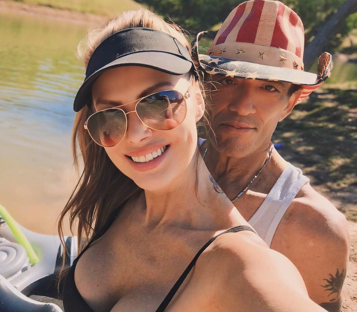 StephenEPearcy's tweet photo. Nothing but love for this beautiful woman @misstruthadare ☠️❣️☠️🏴‍☠️ #partnerinlife #livelifelove https://t.co/OUAOWOJu46