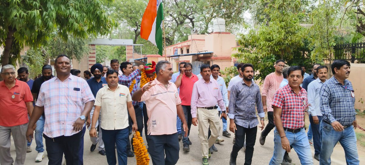 मुश्किलें जीवन का दूसरा नाम है,
क्योंकि जब मुश्किलें ही नहीं होंगी 
तब जीवन का कोई अस्तित्व नहीं रह जाता है।
#RestoreOPS 
#OPS_लागू_करो 
#पुरानी_पेंशन_बहाल_करो 
<a href="/PMOIndia/">PMO India</a> <a href="/vijaykbandhu/">Vijay Kumar Bandhu</a> 
<a href="/Hlmeena6/">Heeralal Abhanari</a>