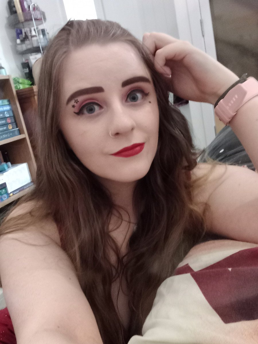 SakuraYueKo's tweet photo. My makeup for tonight 💕✨️
#makeuplook #myaesthetic #selfietime #brokencamera #brunettemodel https://t.co/Xp8Jmcs18E