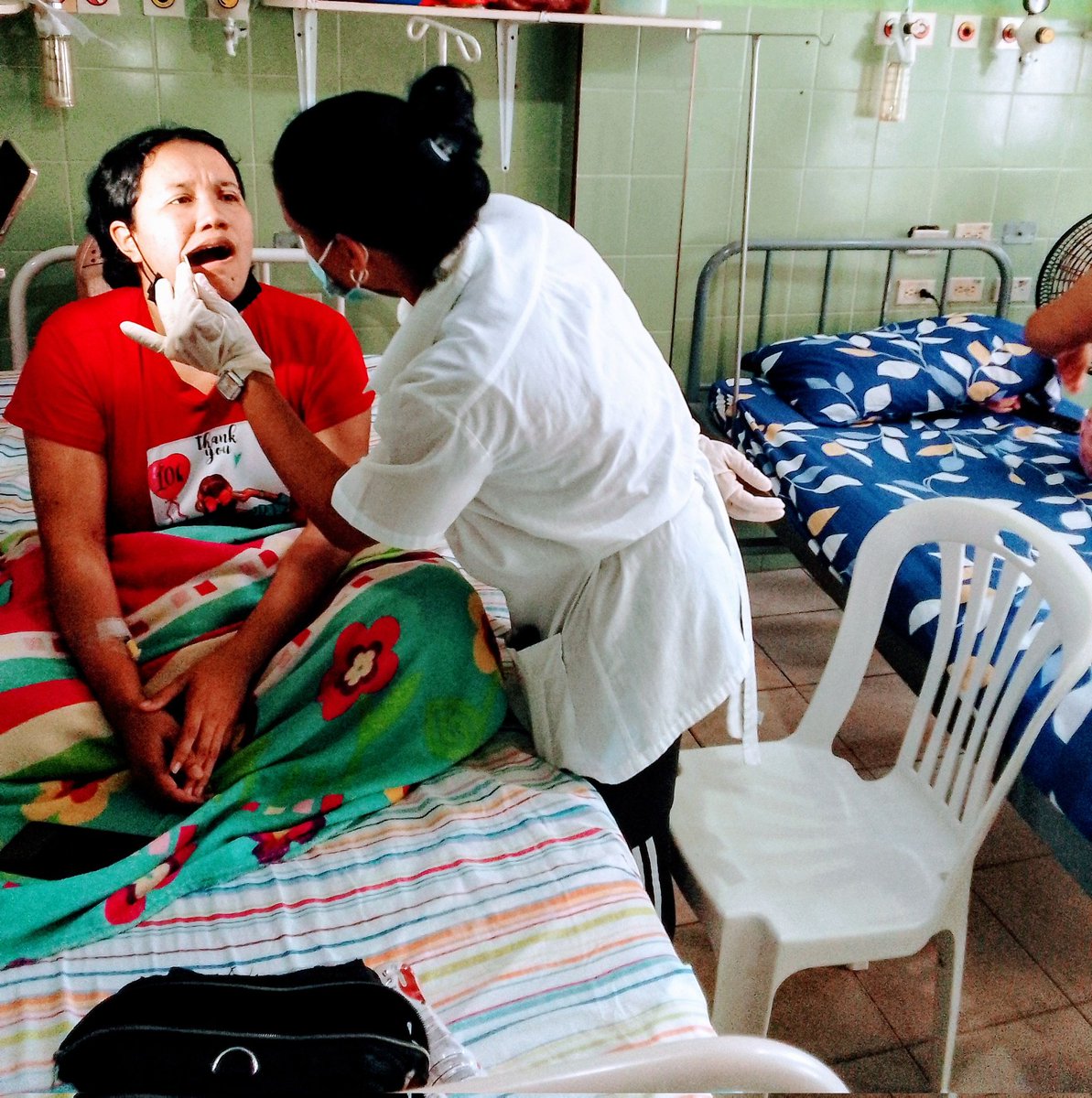 marinocfal's tweet photo. Estado Falcón CDI Marino Colina realizando pase de visitas a pacientes hospitalizados con la odontóloga del CDI, servicio de excelencia para nuestro hermano pueblo venezolano 🇻🇪 
#CubaPorLaVida
#CubaCoopera
#LaHistoriaPorAsalto https://t.co/48SaXjtkr2