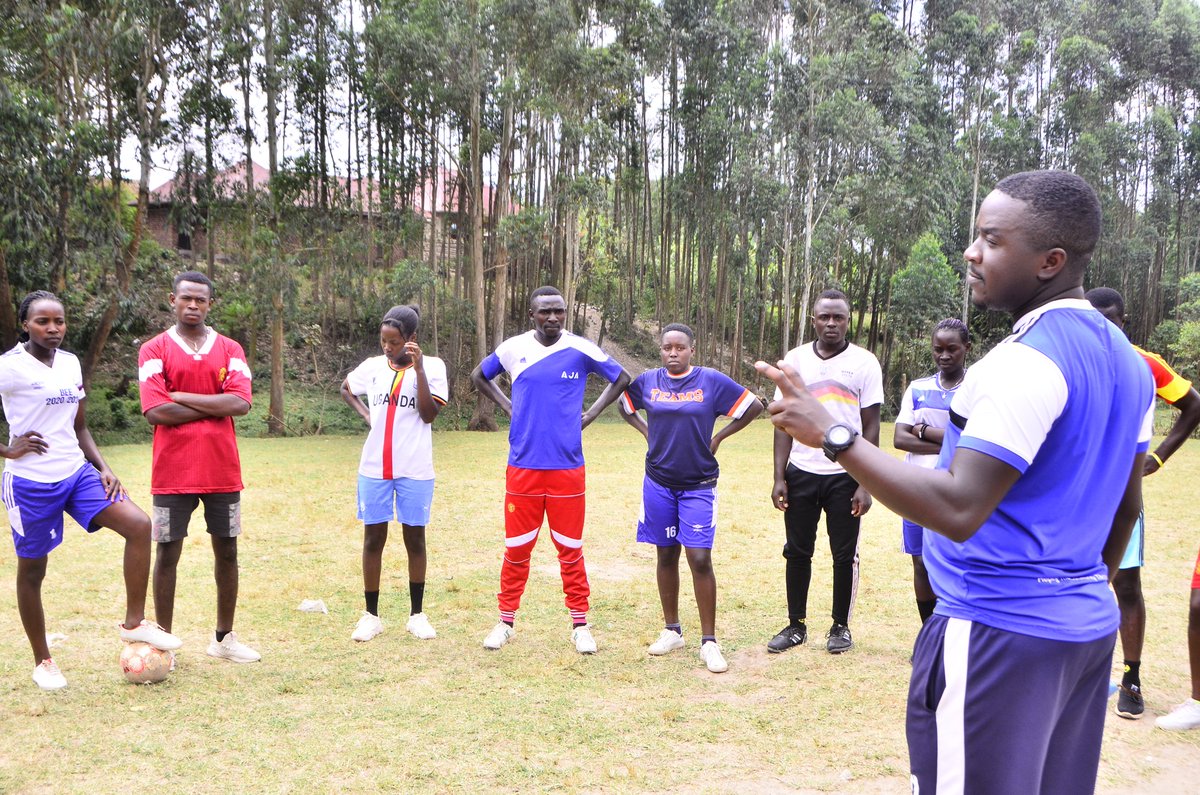 kigezisoccer's tweet image. Coach Isaac with the community coaches during the Degree Breaking the Limits training series programme. It was fun for participants  #Breakingthelimits #girls4thegame #Kidzplayforfree @UKSDStreetSport
