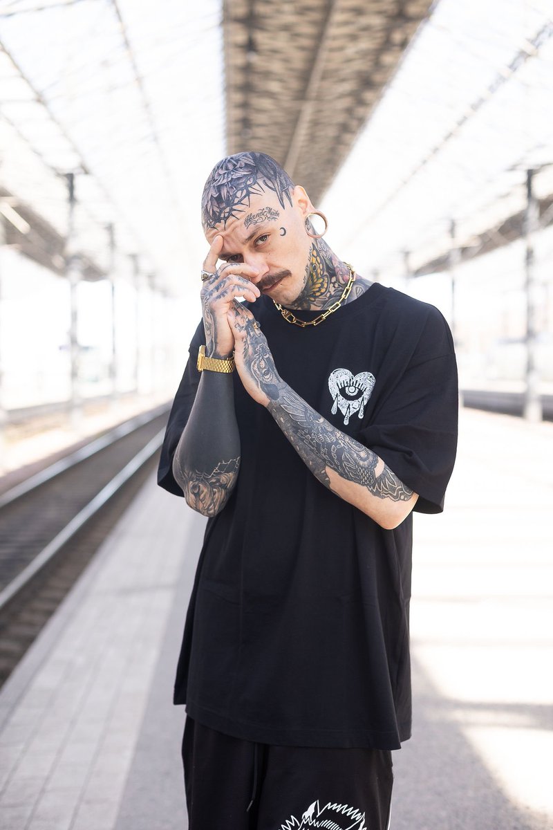 Just another sad pose 😔🙏
Have a blessed weekend 🫶🏻

#badmondayapparel #inked #streetwear #tattooclothing #inkedfinland