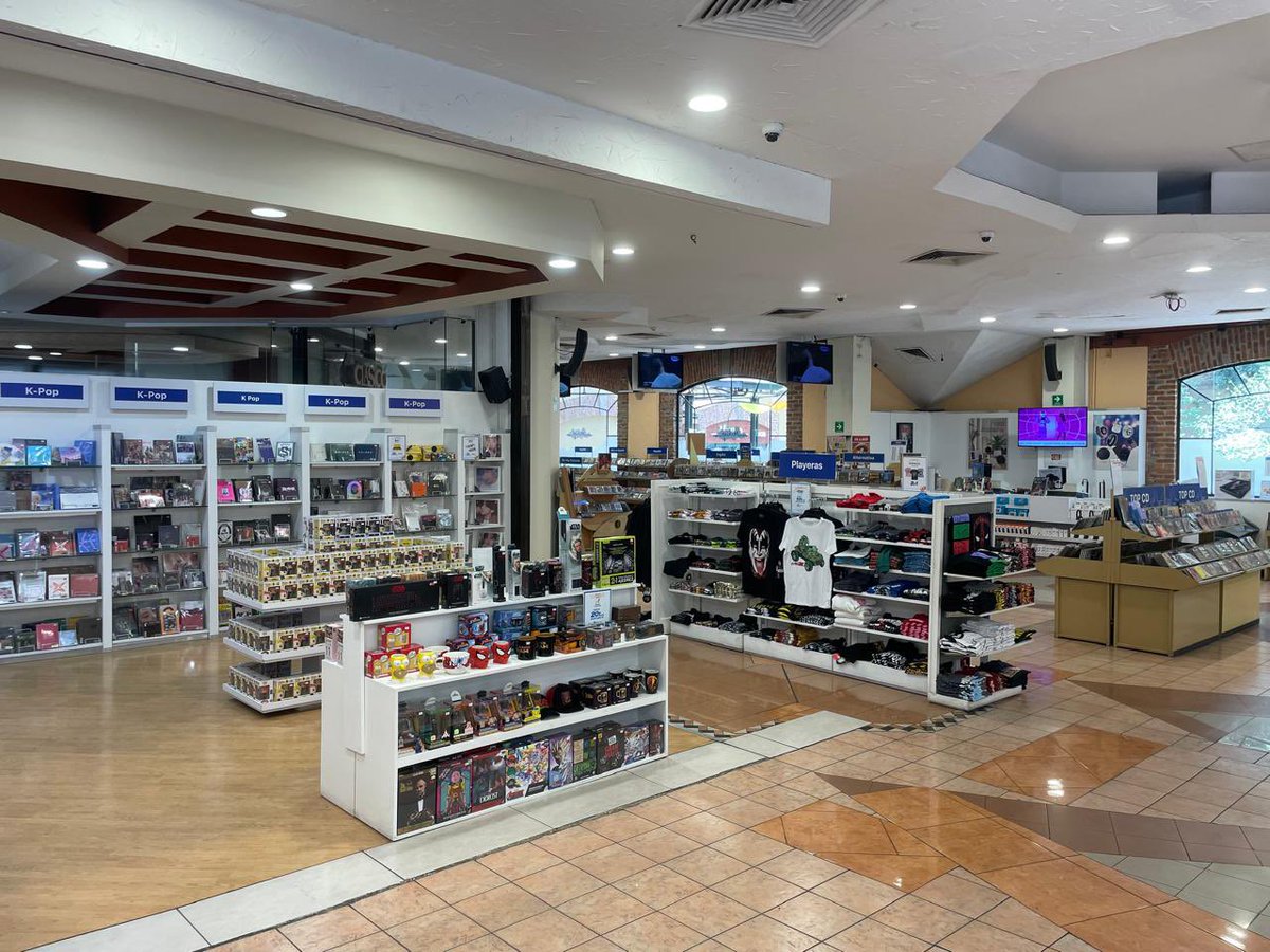 MixupTeam's tweet photo. ¡Muchas gracias a todos los que nos acompañaron alguna vez a Mixup Loreto! Ahí hicimos muchas firmas, showcases y ventas especiales. ¡Muchos buenos momentos! La plaza hará remodelaciones pero los seguimos esperando en nuestras otras sucursales y en https://t.co/fXsN0tkE5G. https://t.co/CwXgmLqbTa