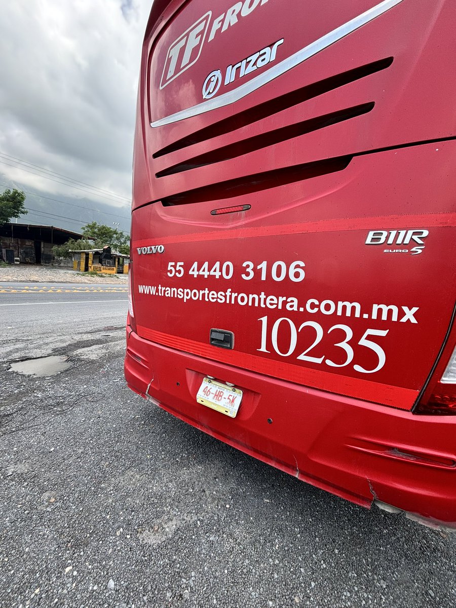 Peddrin_GR's tweet photo. @GEB_uniendo_mex estamos parados por mas de media hora por que el chofer de la unidad 10235 esta almorzando y estamos saliendo de Monterrey Nuevo León https://t.co/ANhEmKUVgI