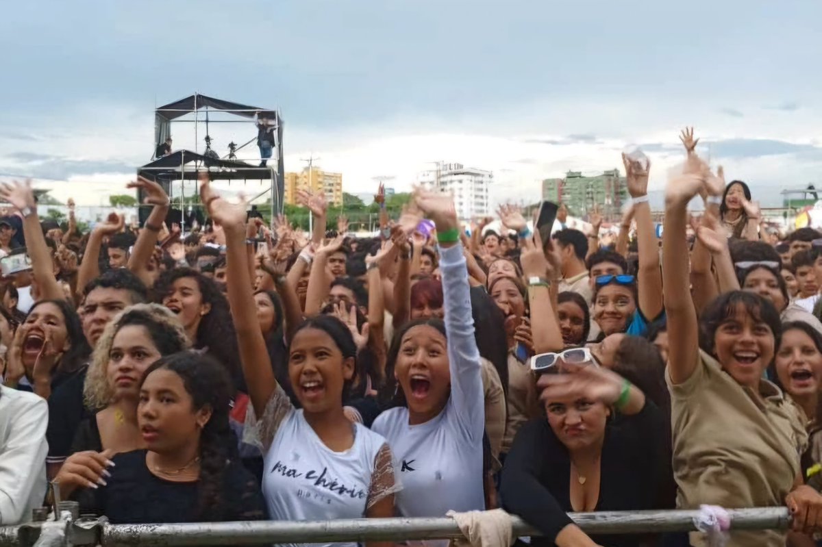 Yelitze Santaella (@_laavanzadora) on Twitter photo !Qué alegría ver a nuestra muchachada de #Barinas felices!
Solo en Revolución, la recreación, la felicidad y la diversión es para todos y todas. ¡Que siga! el "Mostacho Fest Bachiller 2024 llevando buena música por toda Venezuela.
<a href="/NicolasMaduro/">Nicolás Maduro</a>
<a href="/MPPEDUCACION/">MPPEDUCACION</a> !Qué alegría ver a nuestra muchachada de #Barinas felices!
Solo en Revolución, la recreación, la felicidad y la diversión es para todos y todas. ¡Que siga! el "Mostacho Fest Bachiller 2024 llevando buena música por toda Venezuela.
<a href="/NicolasMaduro/">Nicolás Maduro</a>
<a href="/MPPEDUCACION/">MPPEDUCACION</a>