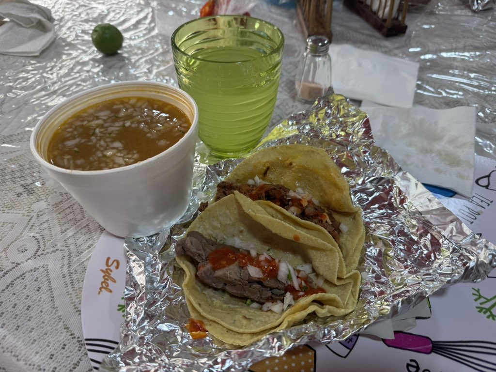 MatamorosGuridi's tweet photo. El almuerzo.. #Consome #Barbacoa #Baia https://t.co/OW8EvOgaMa