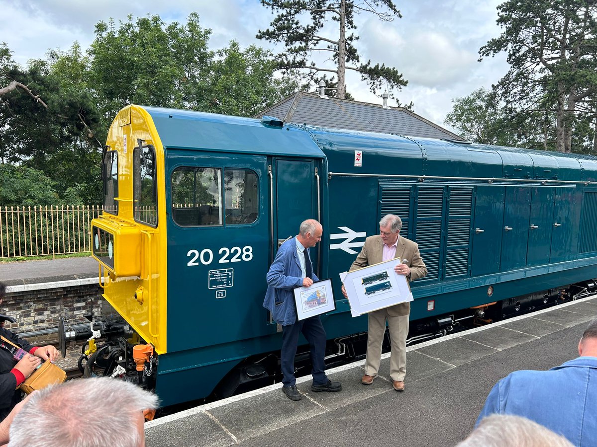 GWSR's tweet image. Today in a surprise ceremony at Broadway station, Steve Madge, owner of 20137 and 20228 was presented with an award by @GWSR PLC for 30 (31) years service as a volunteer and for achievements in locomotive restotation. Well done Steve 👏 #class20 @GWSRDiesels #volunteer #diesel