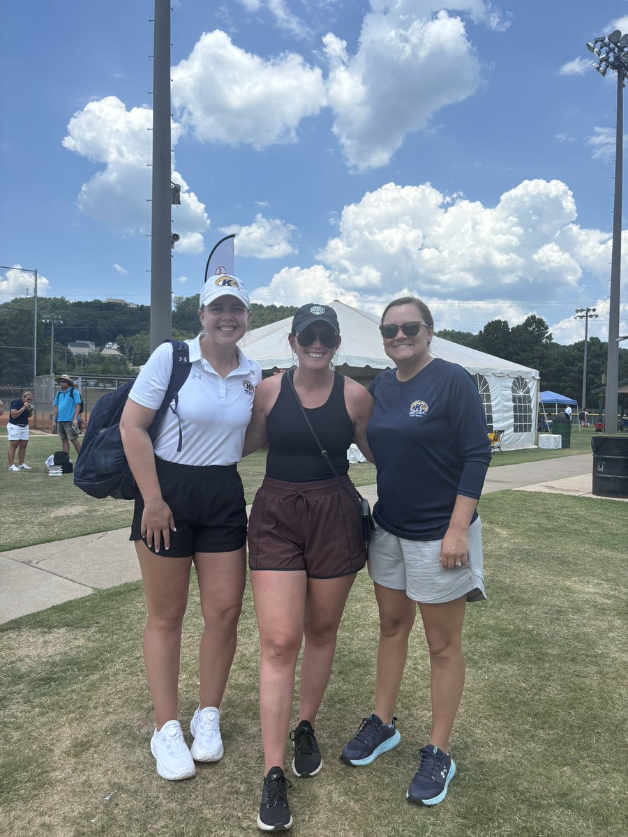 KentStSoftball's tweet photo. It was so nice to meet Kent State Softball Alum, Nicole Teefy Staebler at the Atlanta Legacy Tournament this weekend #OnceAFlashAlwaysAFlash #GoFlashes https://t.co/0E2ZAeNJZq
