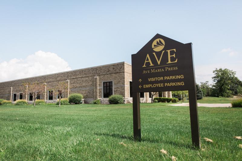 We're hiring a new editor (remote!) here at Ave Maria Press--come join a dynamic, collaborative team with a mission to set hearts on fire! 

avemariapress.com/careers/acquis…