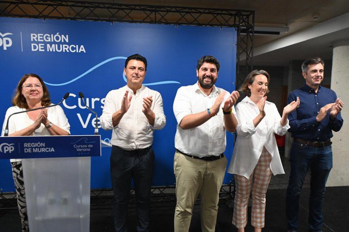 Gracias presidente <a href="/LopezMirasF/">Fernando López Miras</a> por hacer que <a href="/NNGG_RM/">NNGG Región de Murcia</a> haya sido parte fundamental de los Cursos de Verano del <a href="/PPRMurcia/">PP Región de Murcia</a>.

Hemos aprendido mucho en las ponencias y también de los distintos concejales y alcaldes de la #RegiónDeMurcia.

Somos jóvenes inconformistas, incansables,