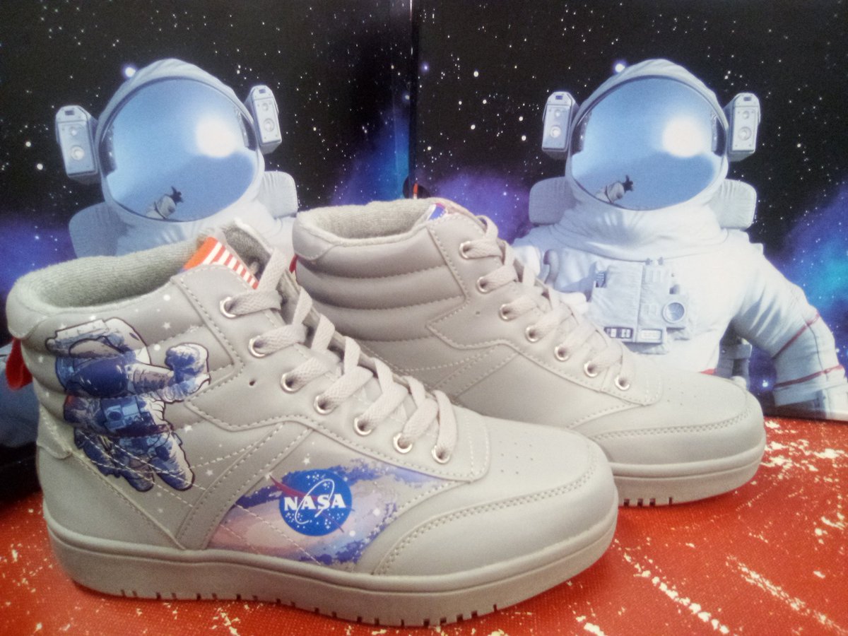 DJ_KFRAZarmy's tweet photo. ✨ Check out these New NASA kicks! Follow @NASA 👨‍🚀 #Djkfrazarmy  #kfrazarmy 🏁 https://t.co/W5VV2PkFZI