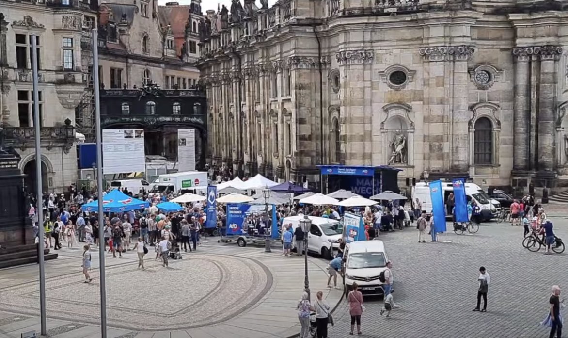 dd_nazifrei's tweet photo. In #Dresden hat sich heute die AfD #Sachsen zum Auftakt für ihren Landtagswahlkampf auf dem Schlossplatz inszeniert. Außerhalb ihrer Parteiorganisationen konnte die #Nazi-Partei kaum Leute anziehen. Wäre das doch auch mal bei den Wahlen der Fall. #Urban #Krah #DD1307 https://t.co/cFtHkZQBBJ