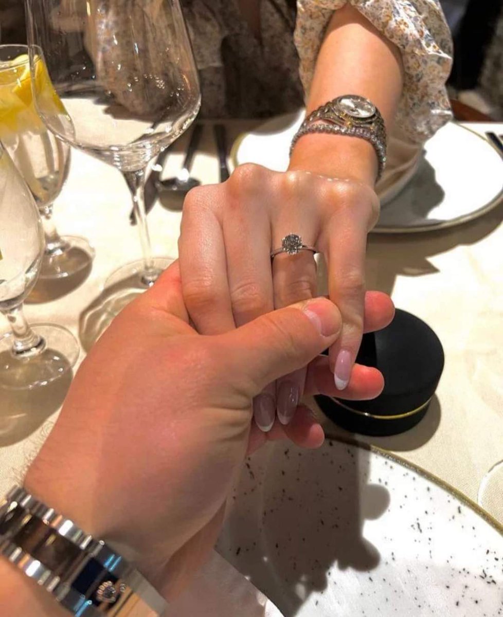 Hands couple (@1pics_) on Twitter photo 