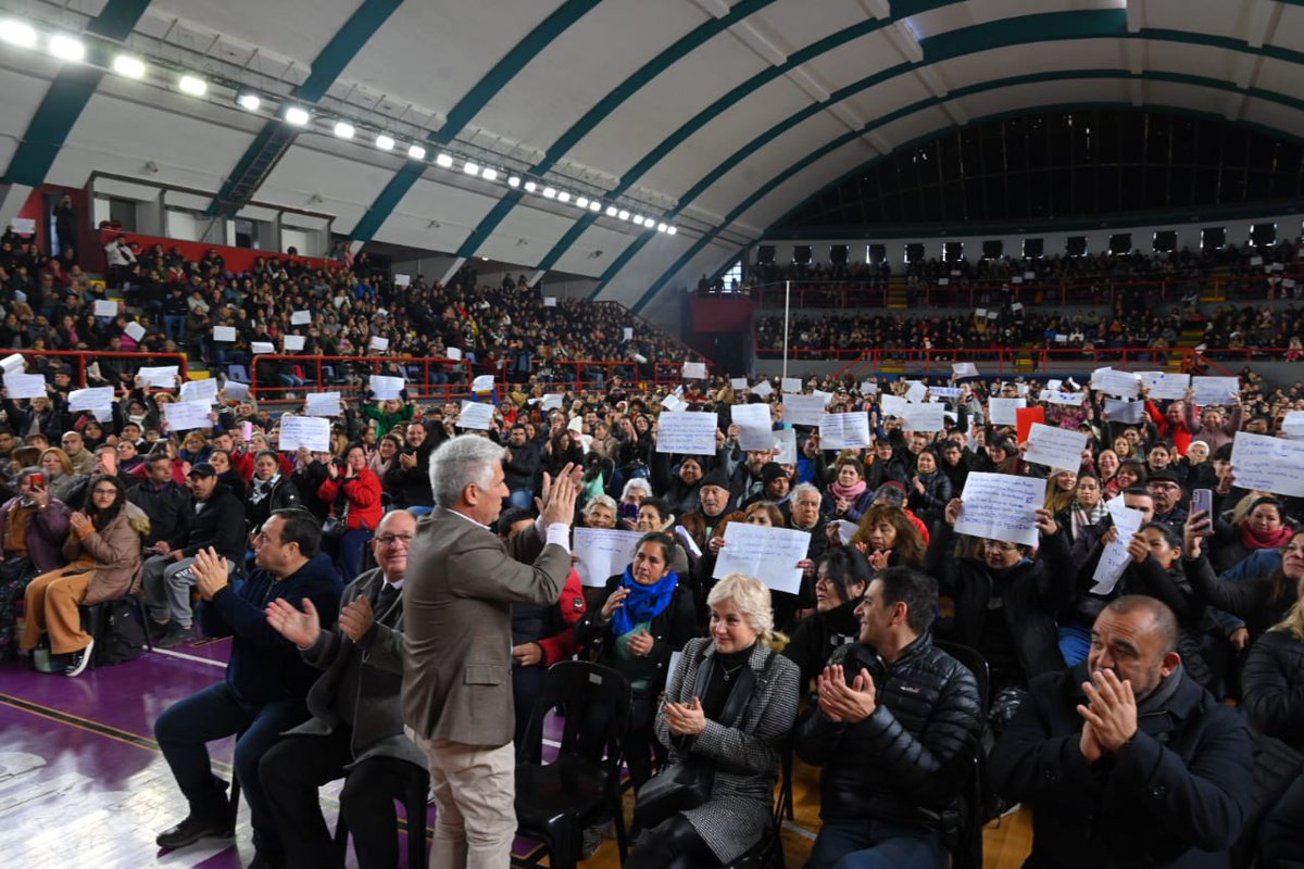 diegomasci's tweet photo. Cuando se honra la palabra, el enunciador es creíble.

En San Luis se comienza a construir viviendas,  honrando el compromiso asumido con quienes fueron víctimas de un gobierno que desconoció la continuidad jurídica del estado.

San Luis vuelve a construir viviendas https://t.co/EvguFVc5Vk