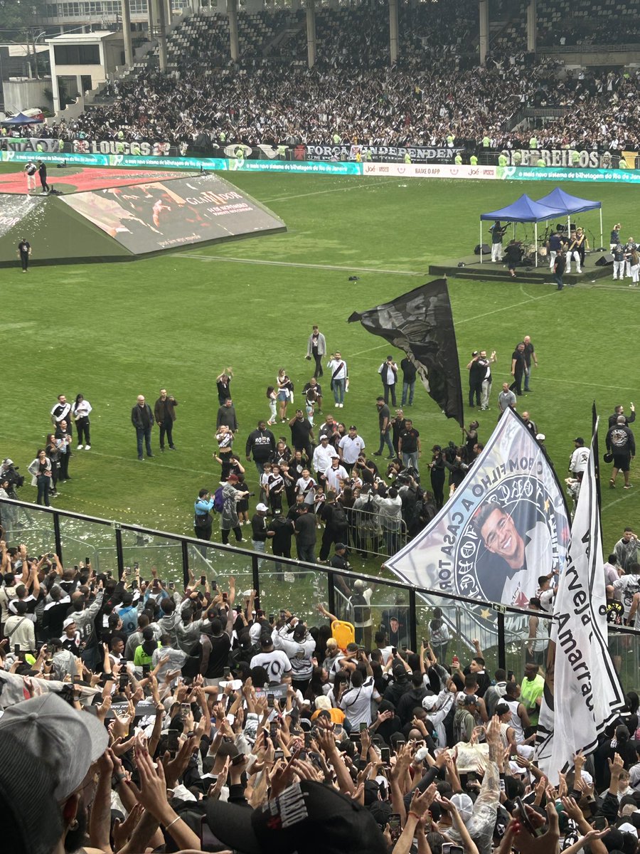 dreluisss's tweet photo. amo esse time e essa torcida #CoutinhoDay #CoutinhoÉVasco https://t.co/1pP8o8Oe8x