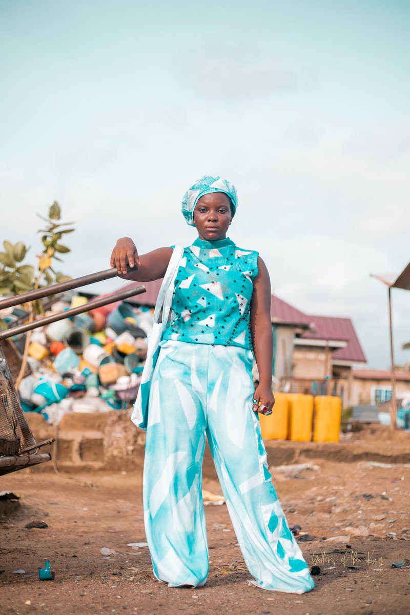 galleryoking's tweet photo. Always live in the ugliest house on the street - then you don’t have to look at it
.
photographed by me
Shot on Canon 5D MARK III, 50MM
Model @okaijahhabibatu
.
#style #blackisbeautiful #melanin #ofcportraits #outdoor #onelightsetup #instagood #instagram #drawingwithlight https://t.co/OLlE4vloFB